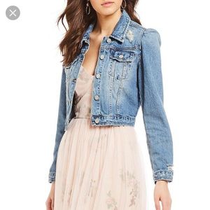 🛍NWT! Chelsea & Violet Puffed Sleeve distressed